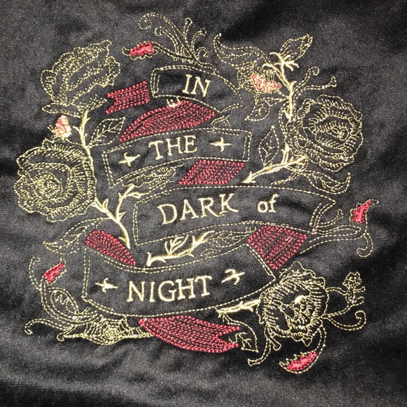 NWT Velvet Table Runner - Picture 4 of 10